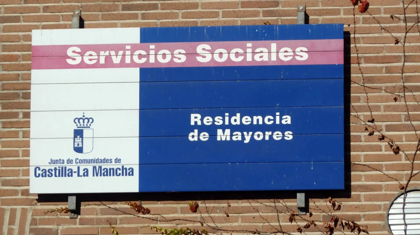 En este momento estás viendo Rosario, la mujer de 80 años que dejará hoy el piso alquilado por el fin de su contrato,  rechaza la plaza en una residencia ofrecida por el Ayuntamiento 